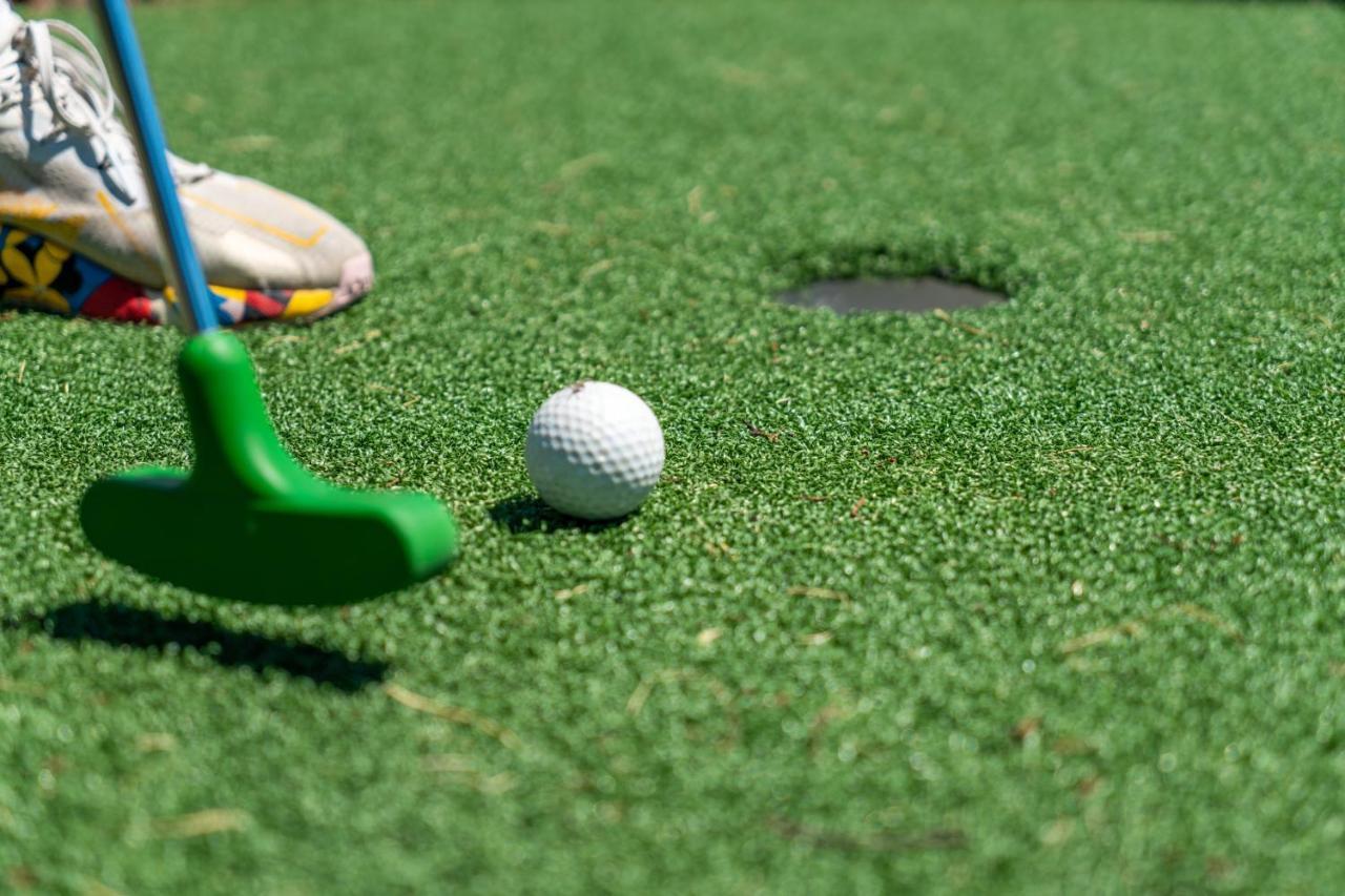 ลารา บารุต คอลเลคชั่น - ออลอินคลูซีฟ Hotel อันตัลยา ภายนอก รูปภาพ Golf ball on putting green