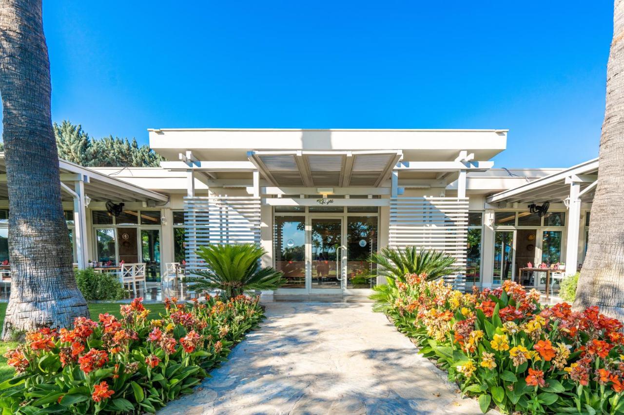 ลารา บารุต คอลเลคชั่น - ออลอินคลูซีฟ Hotel อันตัลยา ภายนอก รูปภาพ Clubhouse at the San Diego Golf Club